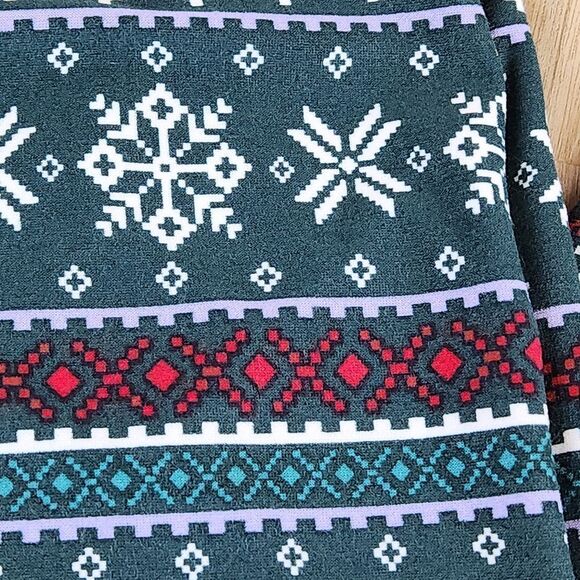 🔸️NWT Apt 9 Green w/Cream & Red Holiday Snowflake Print Leggings Medium - Picture 7 of 9